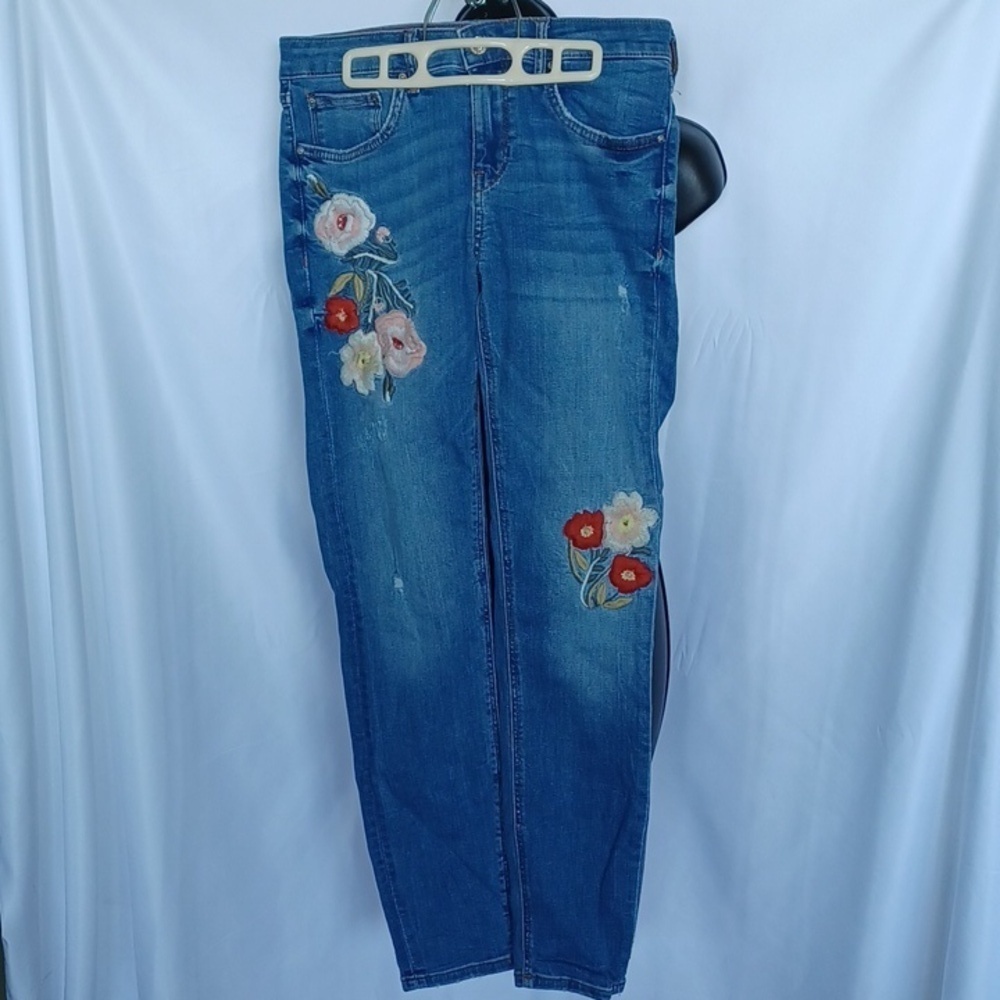 Zara floral embroidered distressed skinny ankle jeans, size 6